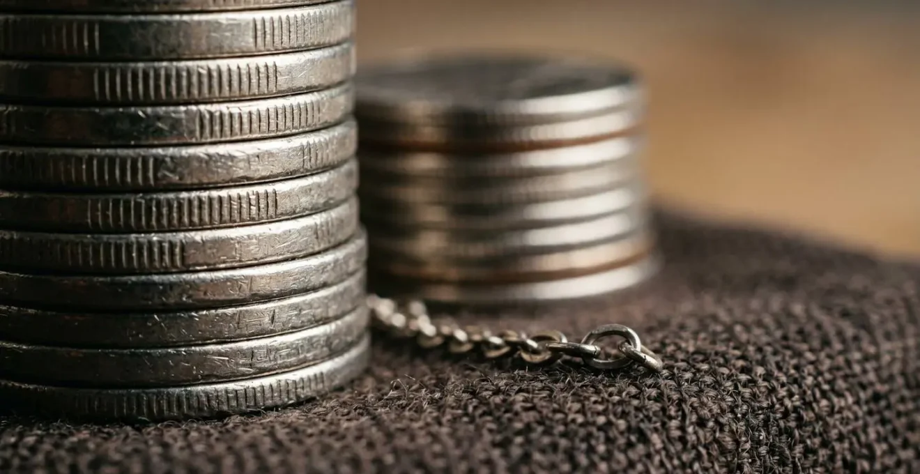 Représentation visuelle de l'érosion de la dette par l'inflation et du coût d'opportunité de l'épargne